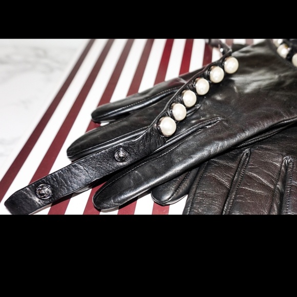 HENRI BENDEL LEATHER GLOVES WITH PEARL BRACELET - Picture 4 of 4